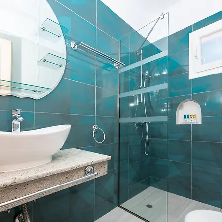 Stratos Deluxe Apartament *