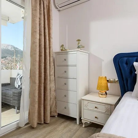 Stratos Deluxe Apartament *