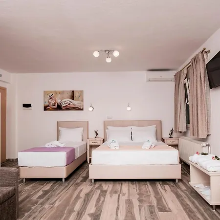 Stratos Deluxe Apartment