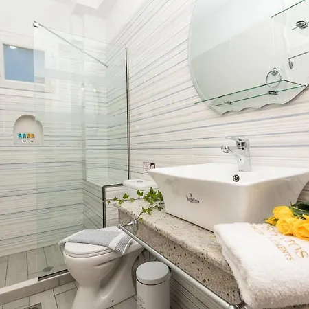 Stratos Deluxe Apartment *